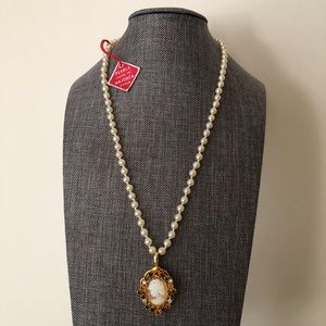 HOBE Vintage Rare carved shell cameo Enhancer on Majorca Pearl NECKLACE w/ Label